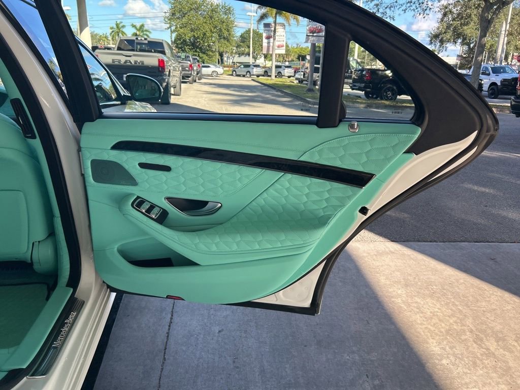 Used 2019 Mercedes-Benz S 560 Sedan w/ Premium Package image 35