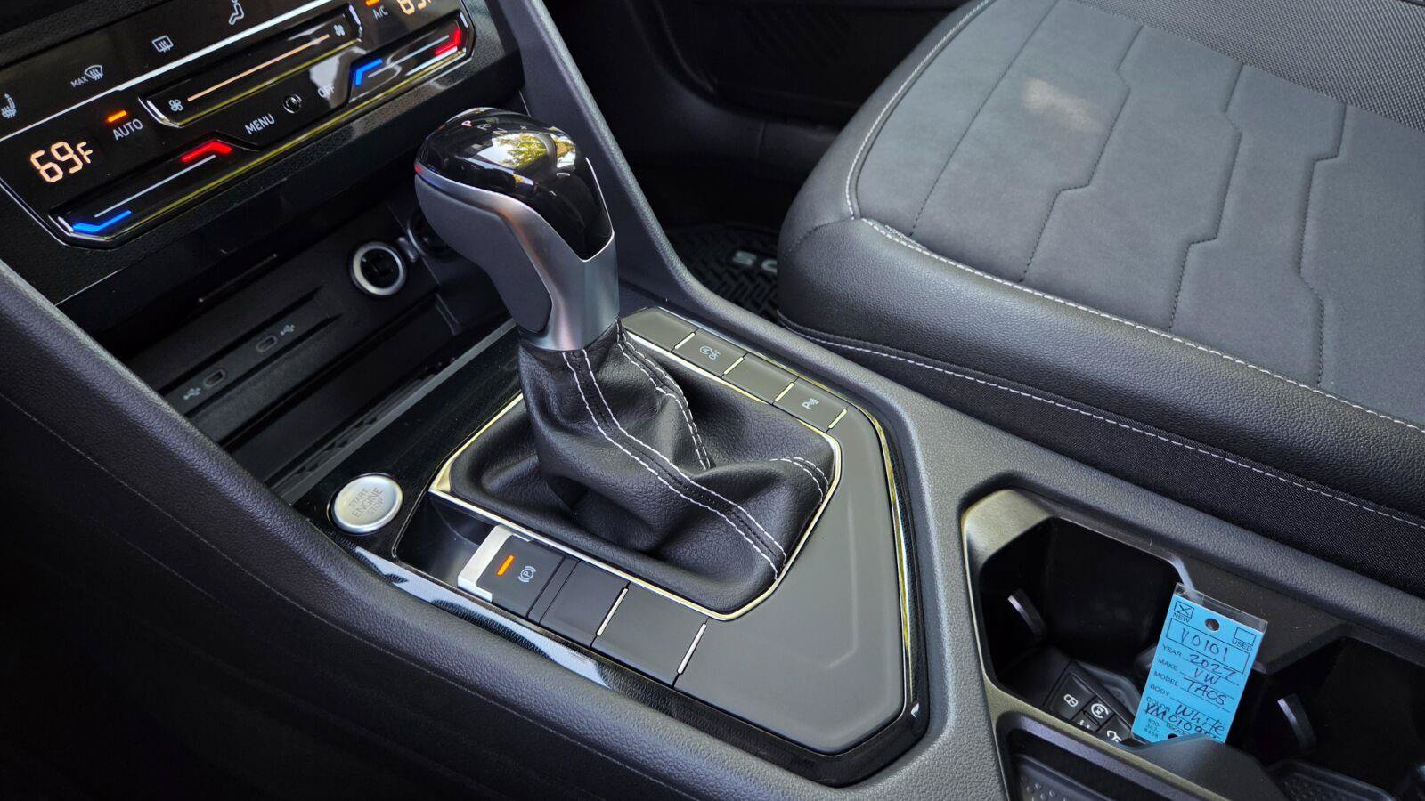 New 2027 Volkswagen Taos SE FWD image 32