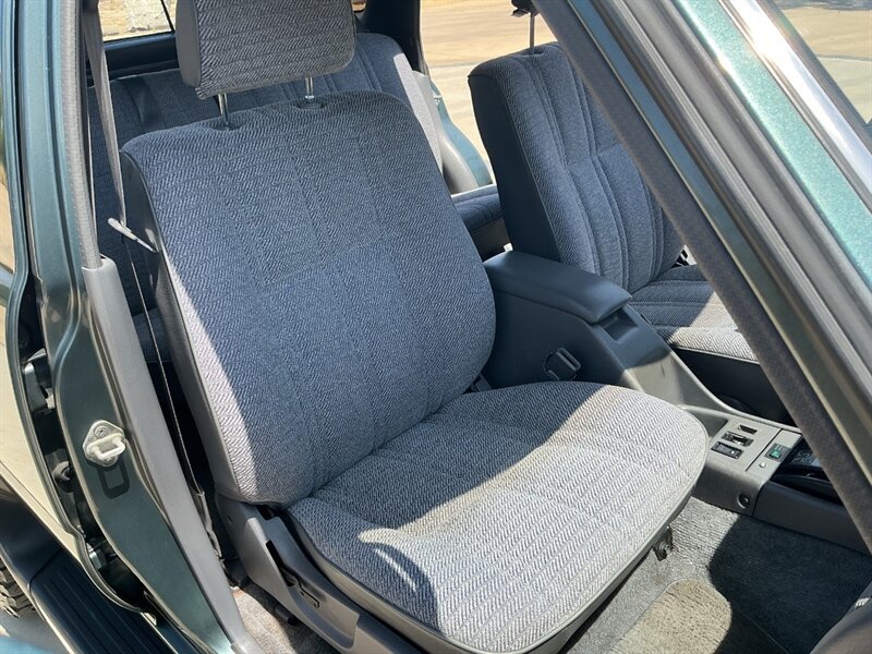 Used 1992 Toyota 4Runner SR5 AWD/4WD image 32