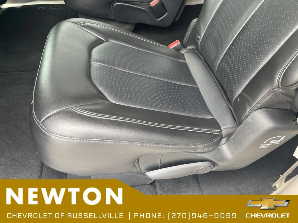 Used 2023 Chrysler Pacifica Touring-L FWD image 35