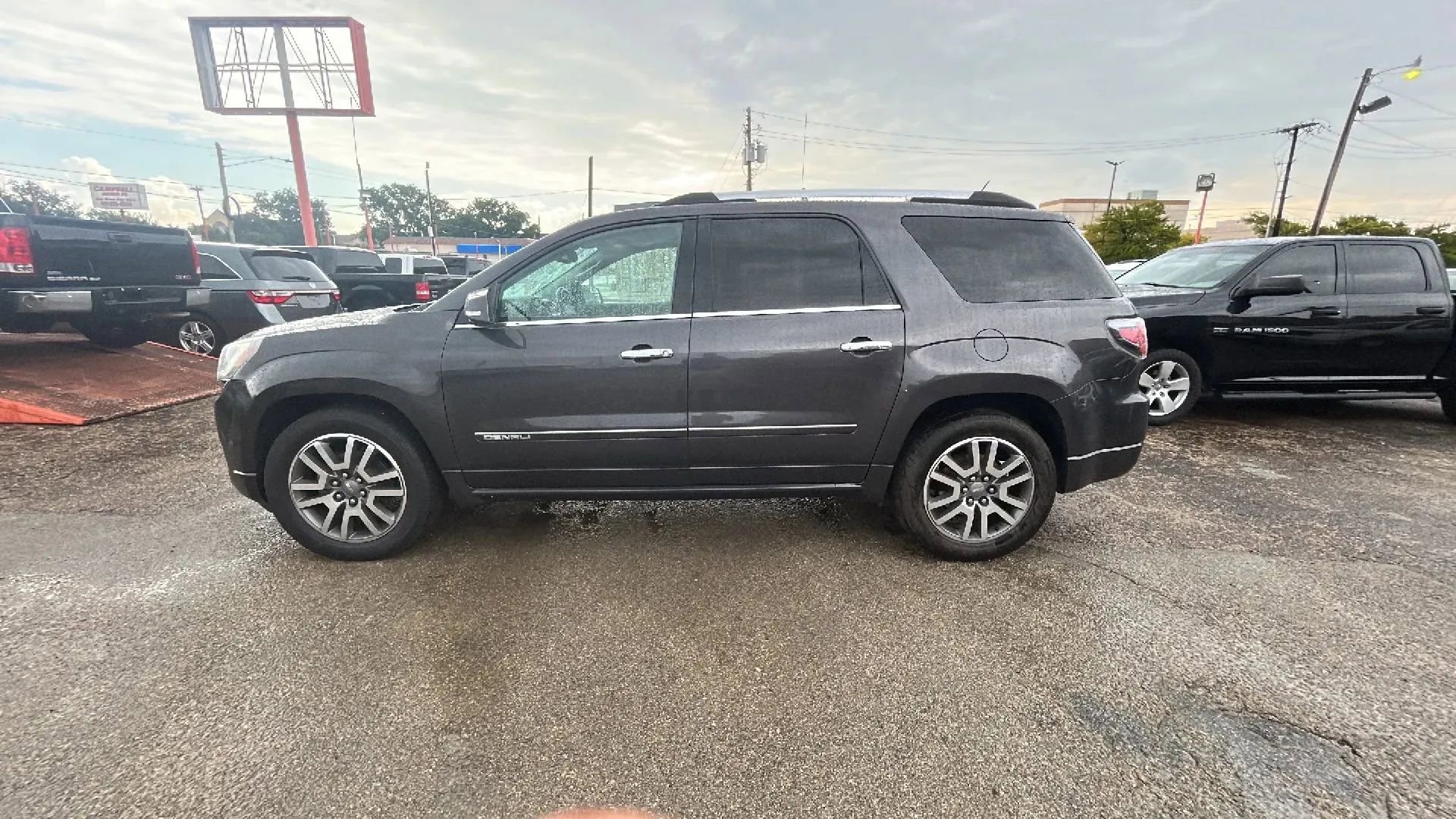Used 2014 GMC Acadia Denali image 1