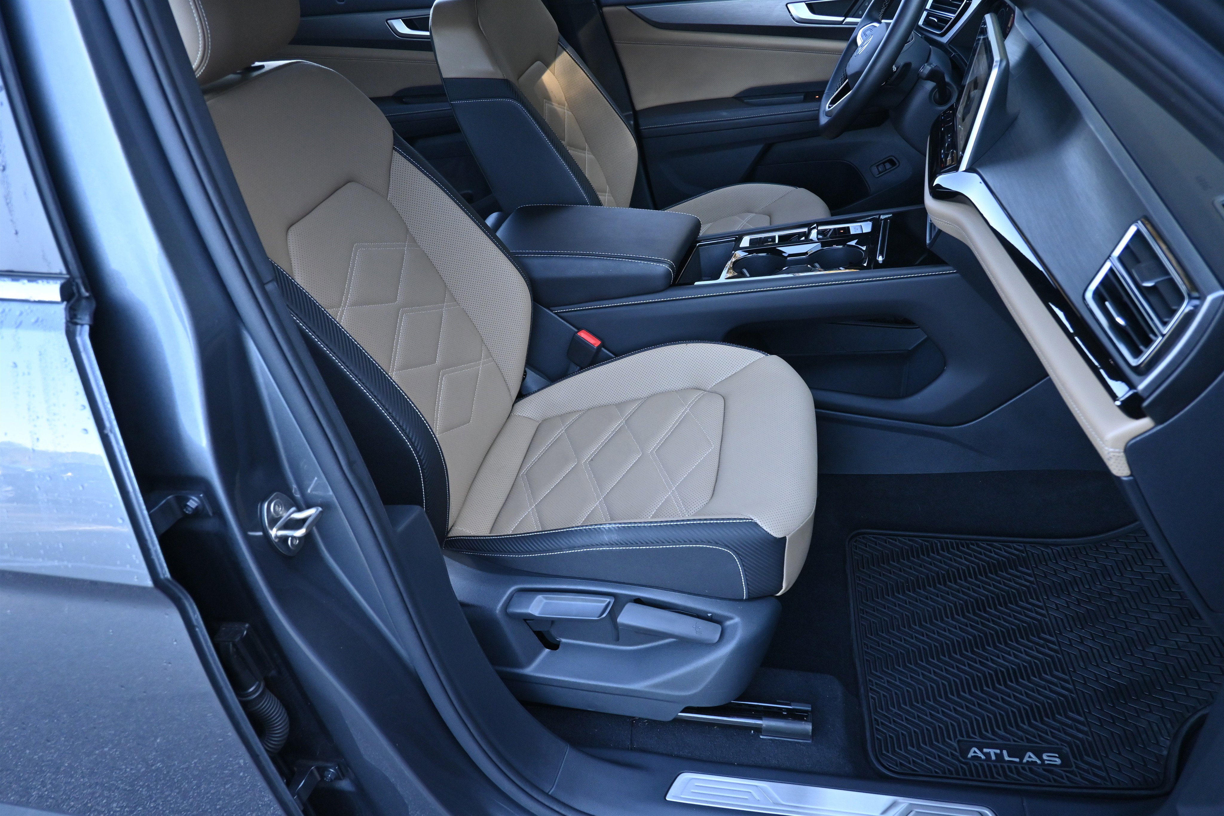 Used 2025 Volkswagen Atlas Cross Sport SE image 20