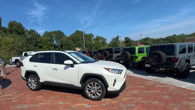 Used 2020 Toyota RAV4 Limited FWD image 4