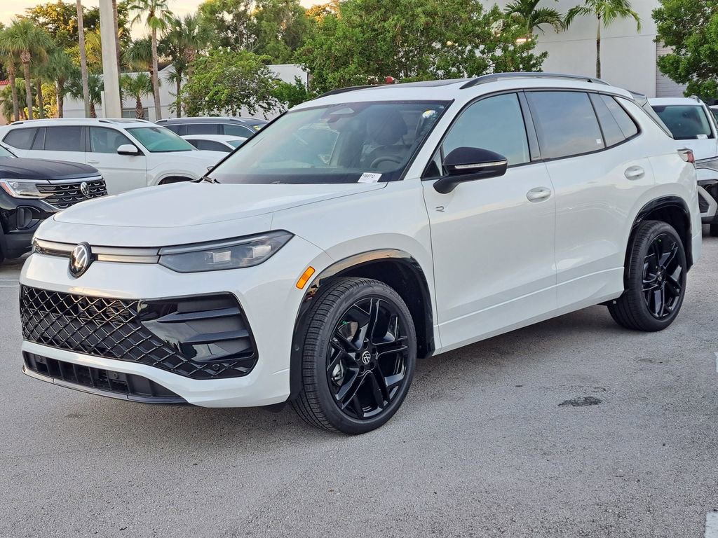 New 2026 Volkswagen Tiguan SE R-Line image 3