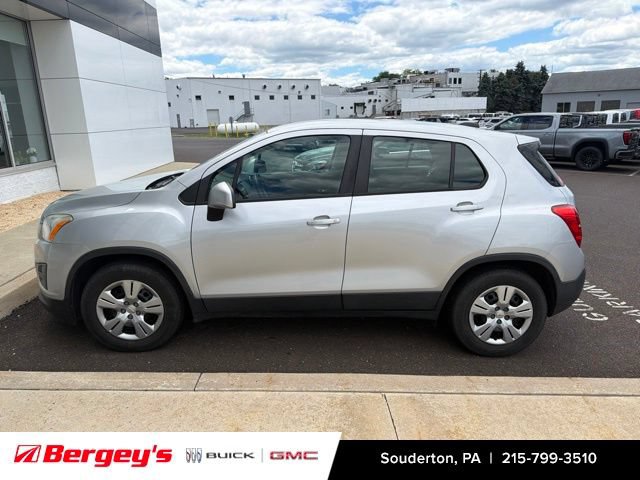Used 2016 Chevrolet Trax LS FWD image 2
