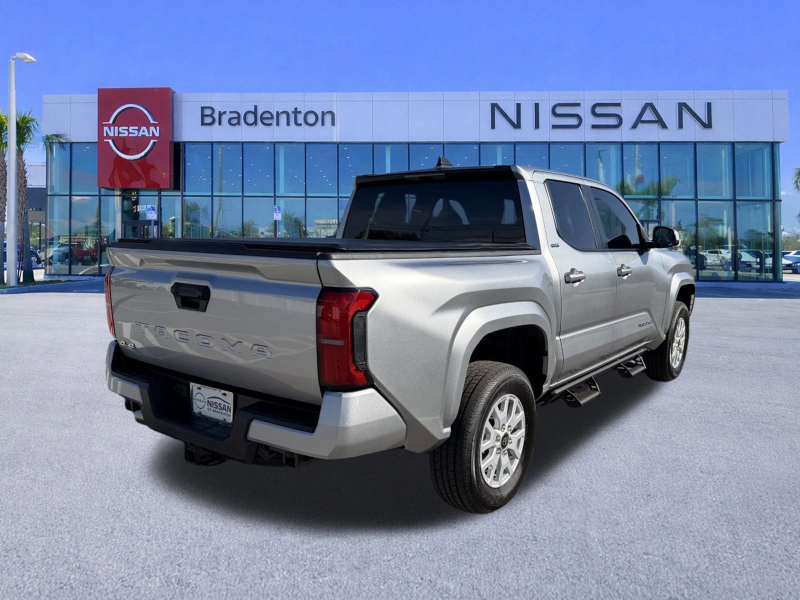 Used 2025 Toyota Tacoma SR5 image 5