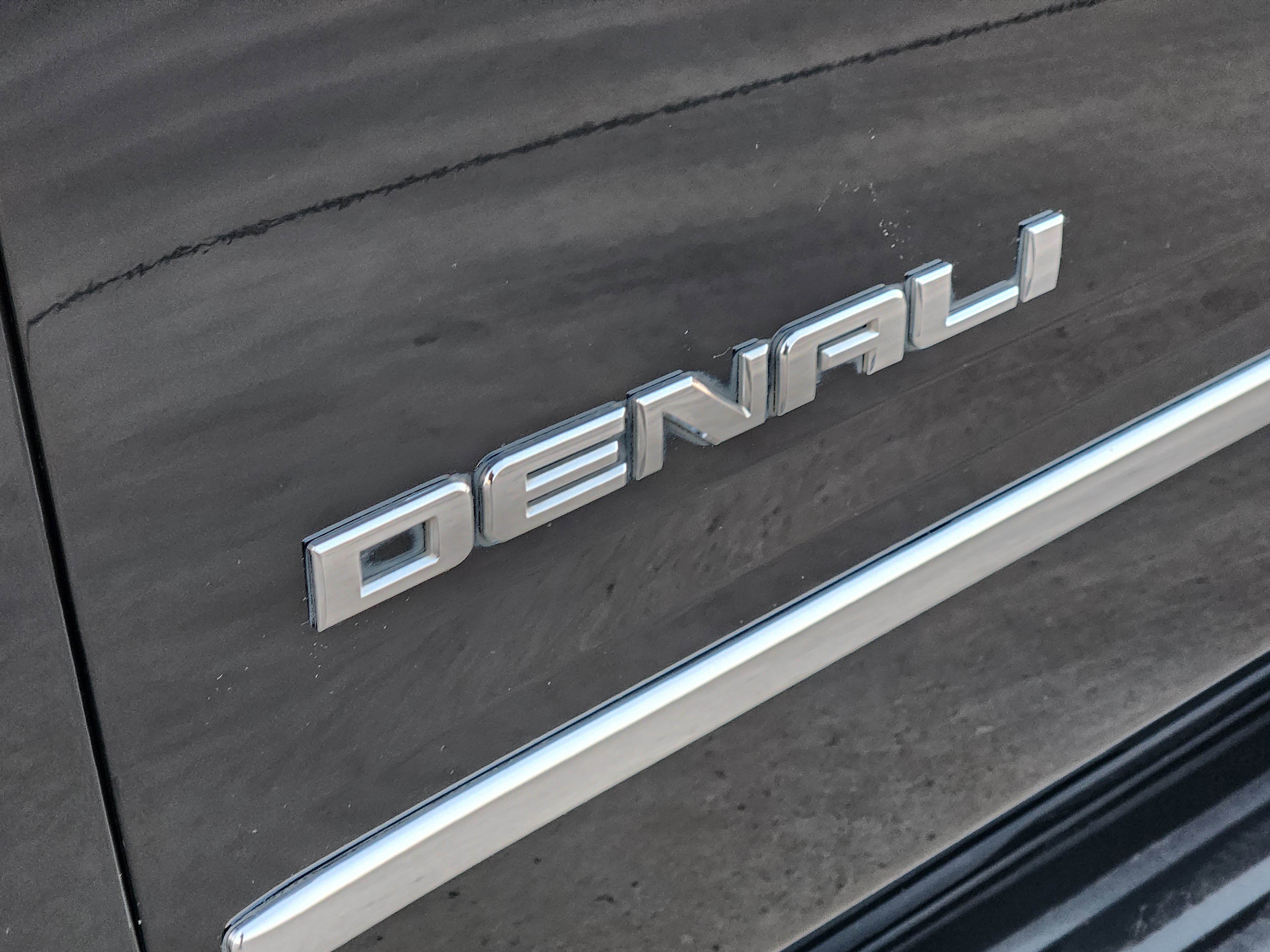 Used 2017 GMC Yukon Denali w/ Open Road Package image 11