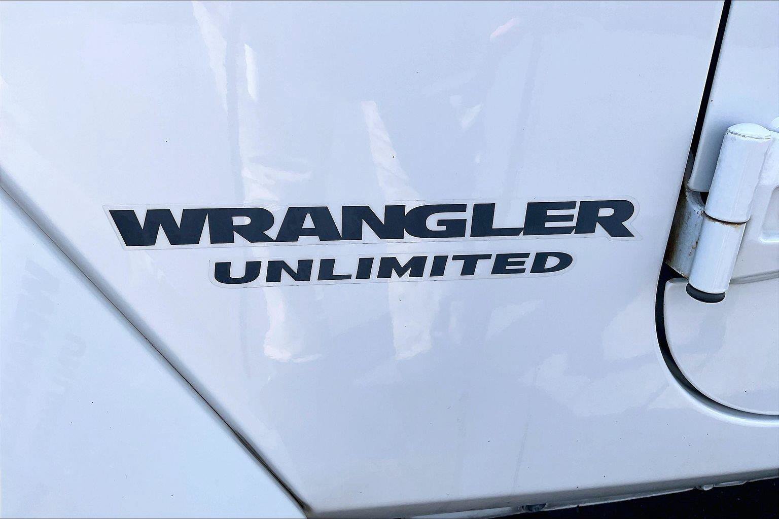Used 2016 Jeep Wrangler Unlimited Sahara AWD/4WD image 9