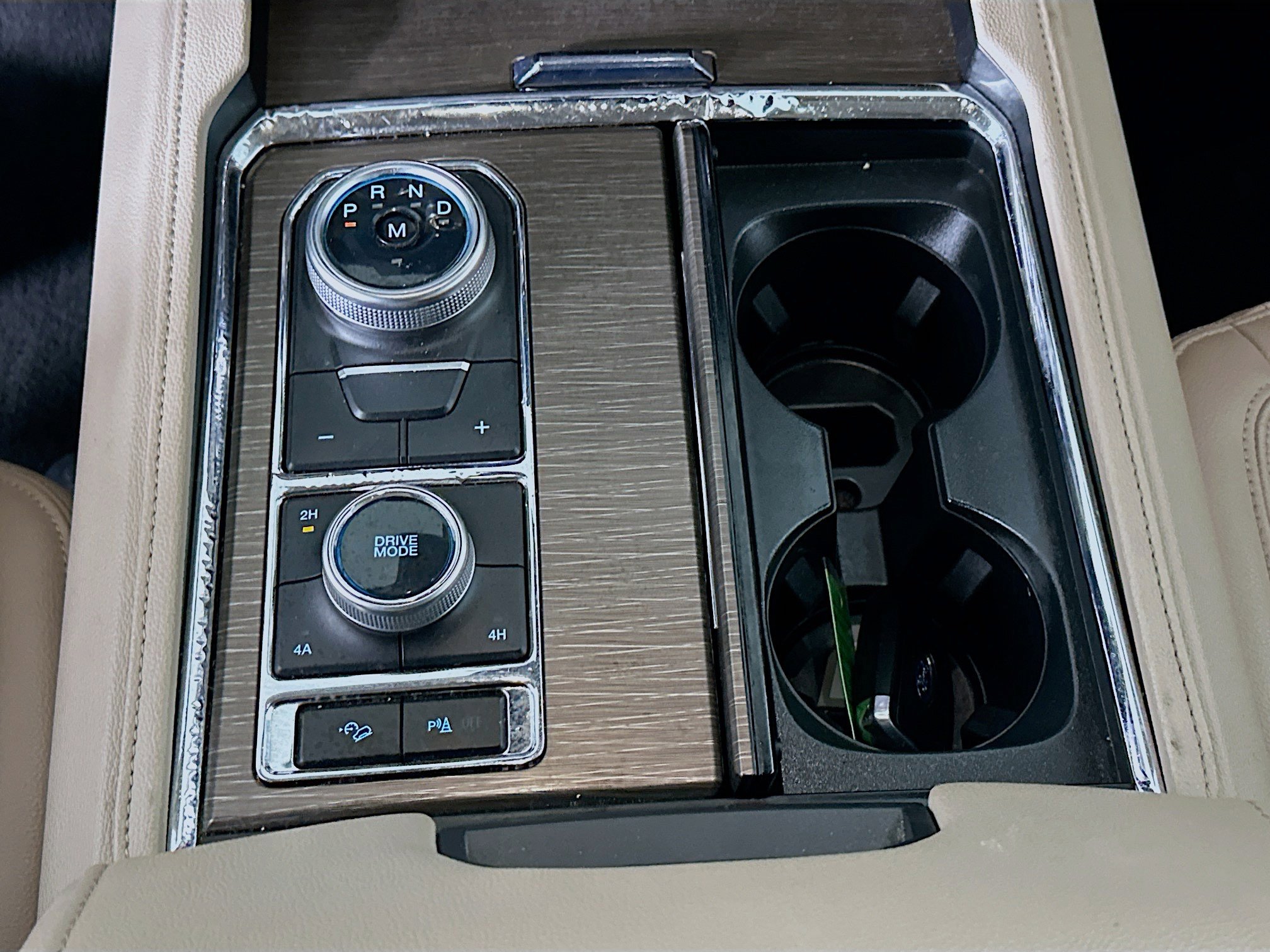 Used 2024 Ford Expedition Limited image 25