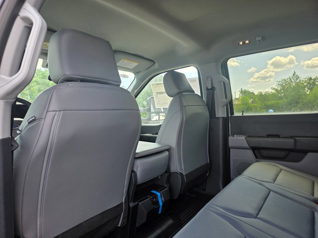 New 2026 Ford F550 4x4 Crew Cab image 28