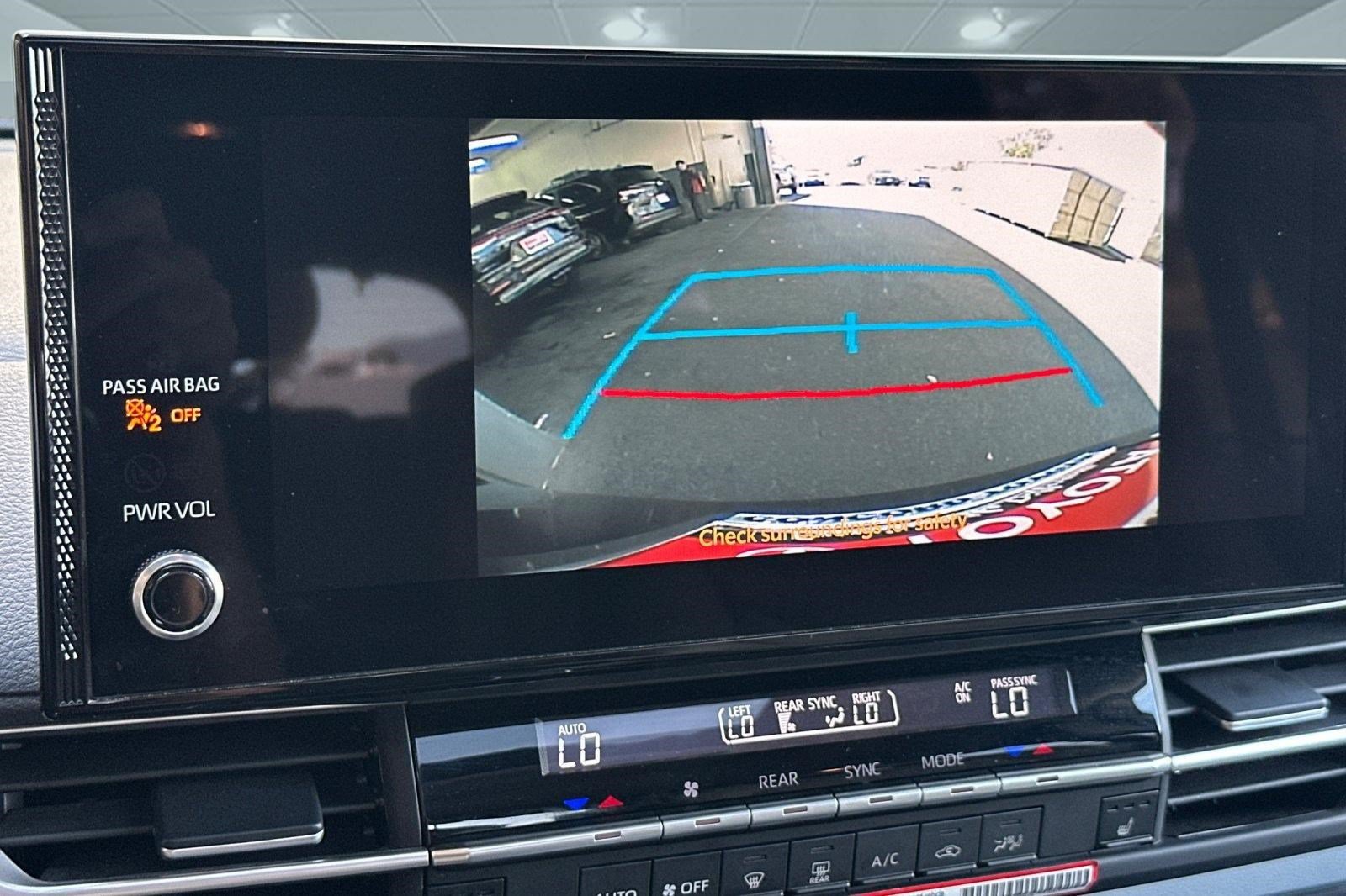 Used 2026 Toyota Sienna XLE FWD image 19