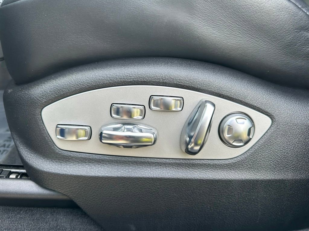 Certified 2018 Porsche Macan Turbo AWD/4WD image 22