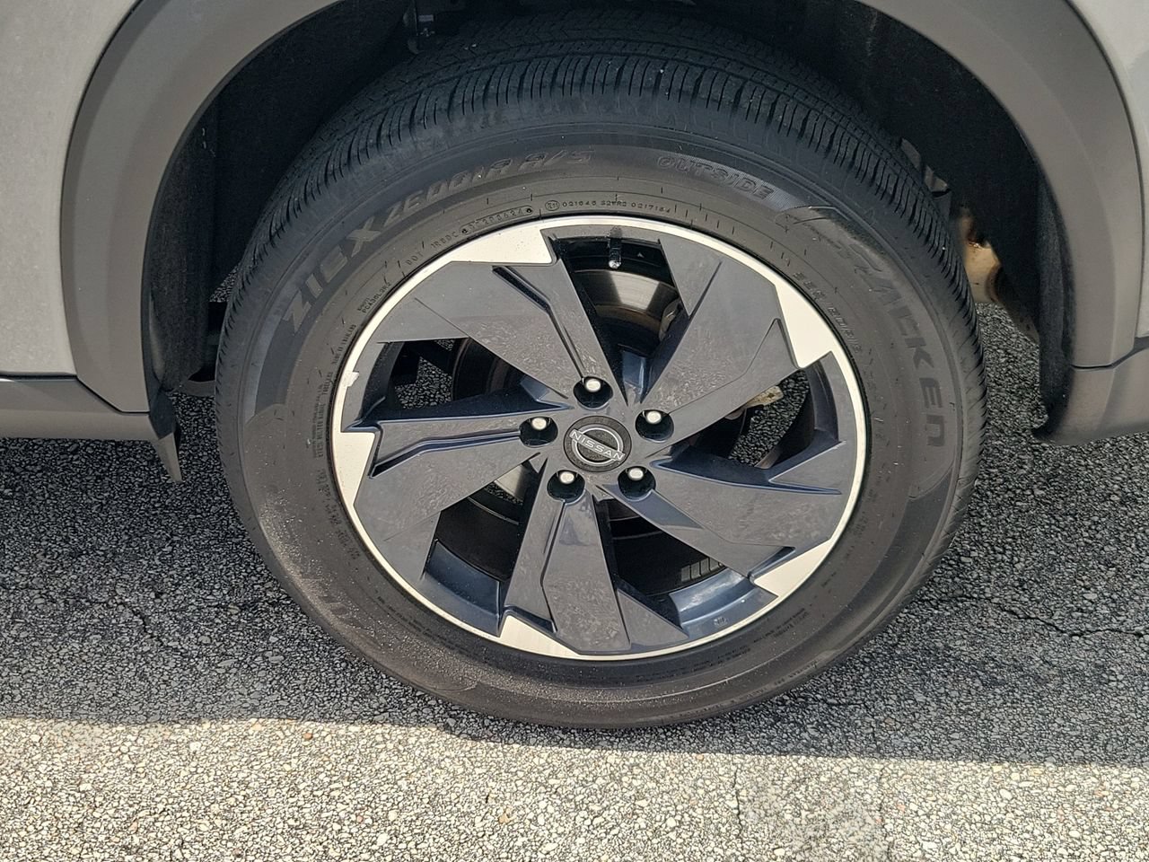Used 2025 Nissan Rogue SV FWD image 5
