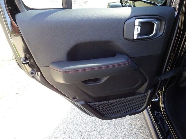 Used 2024 Jeep Gladiator Rubicon AWD/4WD image 16