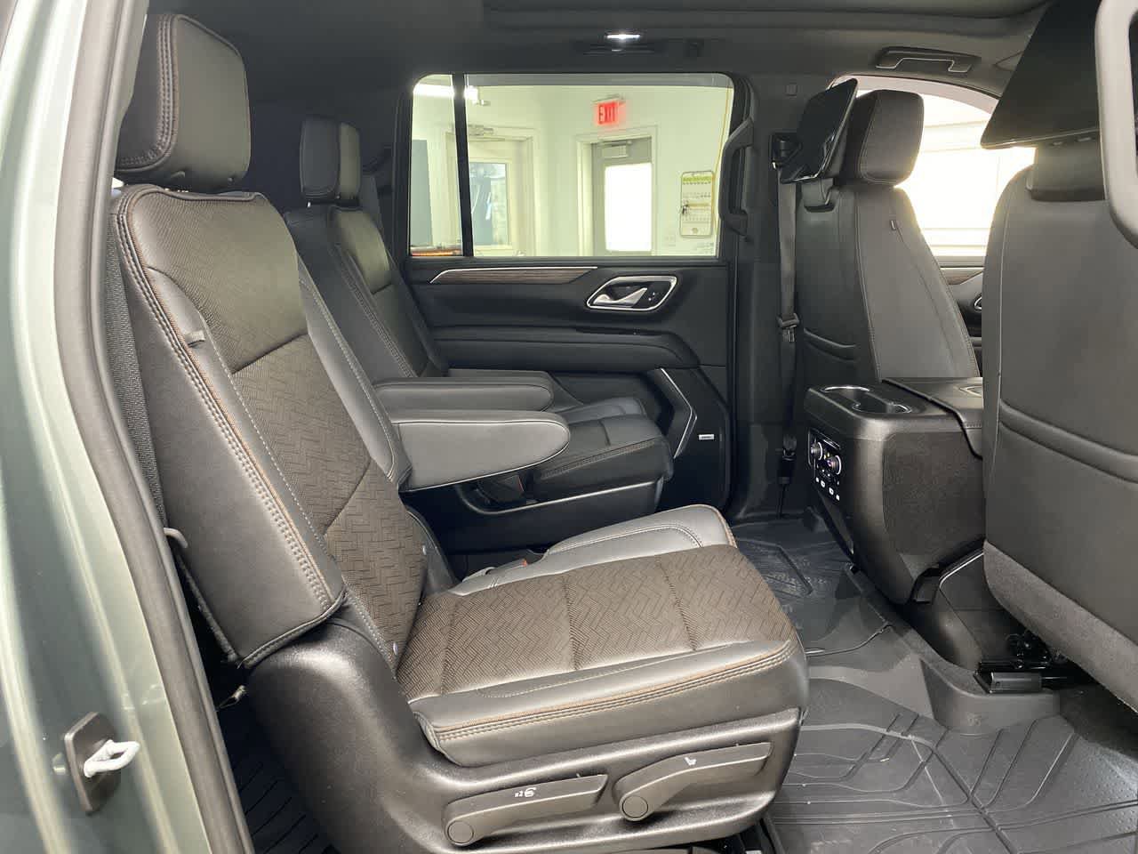 Used 2024 Chevrolet Suburban High Country w/ Advanced Technology Package AWD/4WD image 18