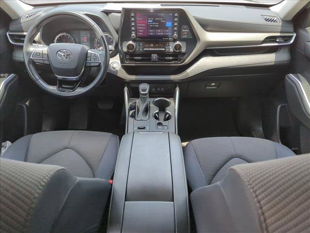 Used 2021 Toyota Highlander LE FWD image 17