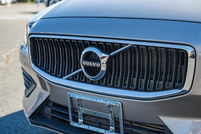 Used 2019 Volvo S60 T5 Momentum w/ Premium Package FWD image 10