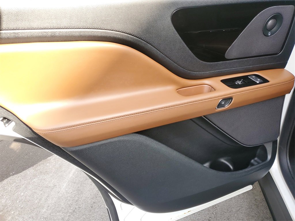 Certified 2023 Lincoln Aviator Reserve w/ Equipment Group 201A image 9