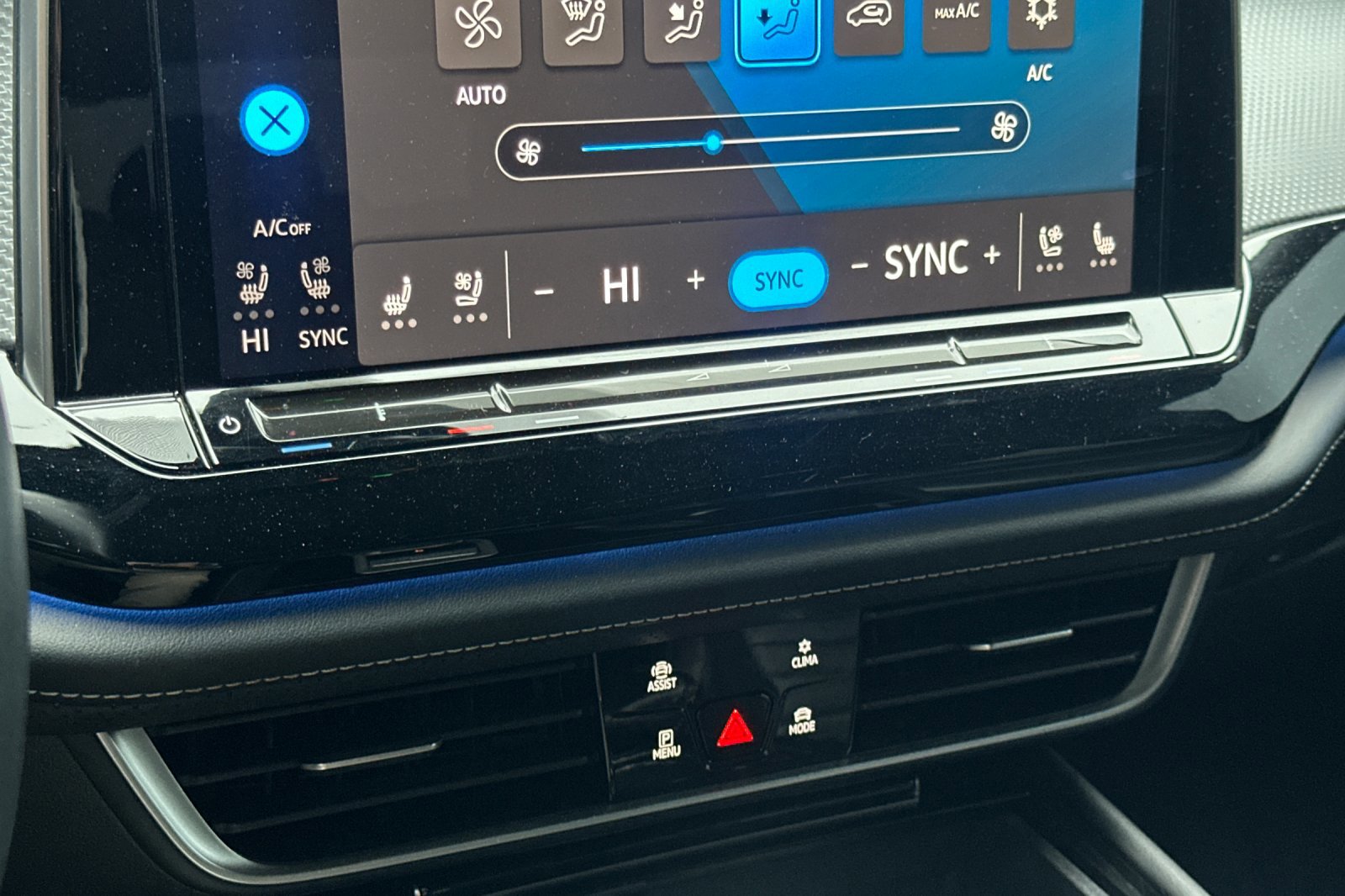 Used 2024 Volkswagen Atlas Cross Sport SEL R-Line image 21