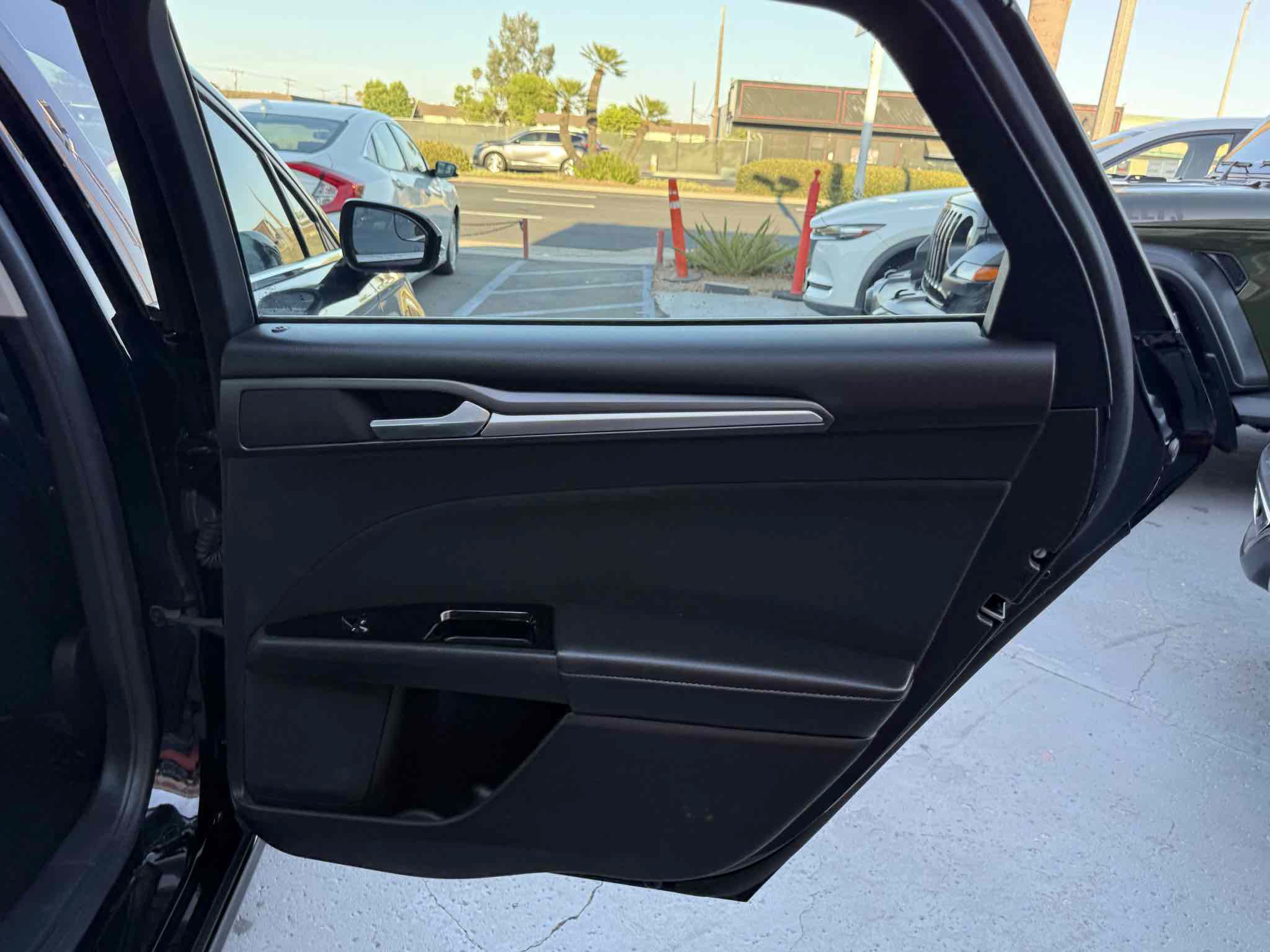 Used 2016 Ford Fusion SE FWD image 42
