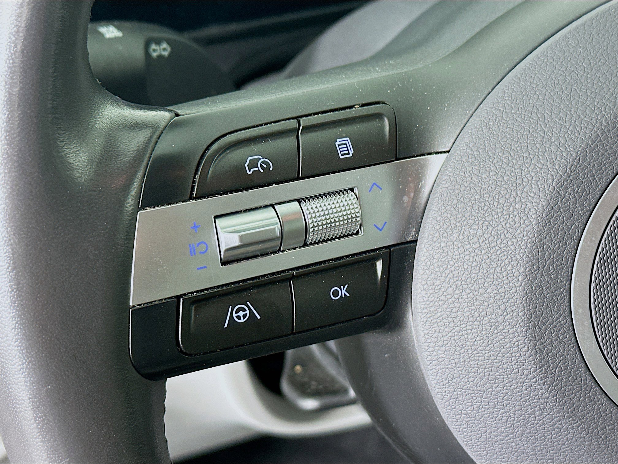 Used 2025 Hyundai Kona SEL FWD image 17