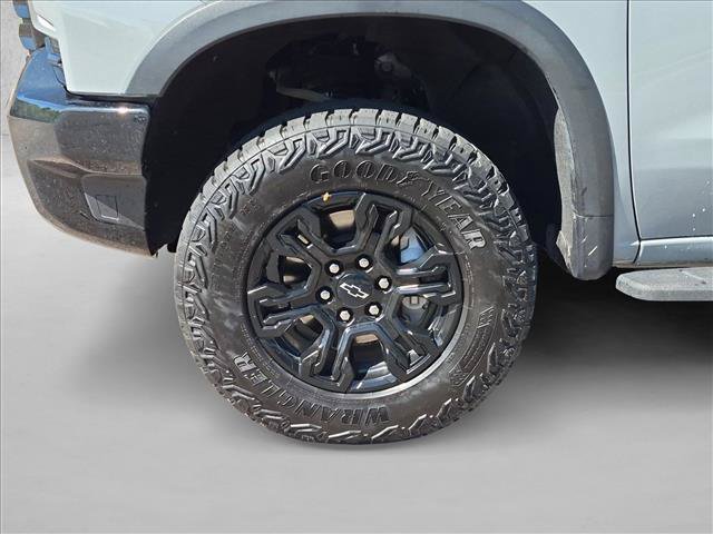 Used 2024 Chevrolet Silverado 1500 ZR2 w/ Technology Package AWD/4WD image 23
