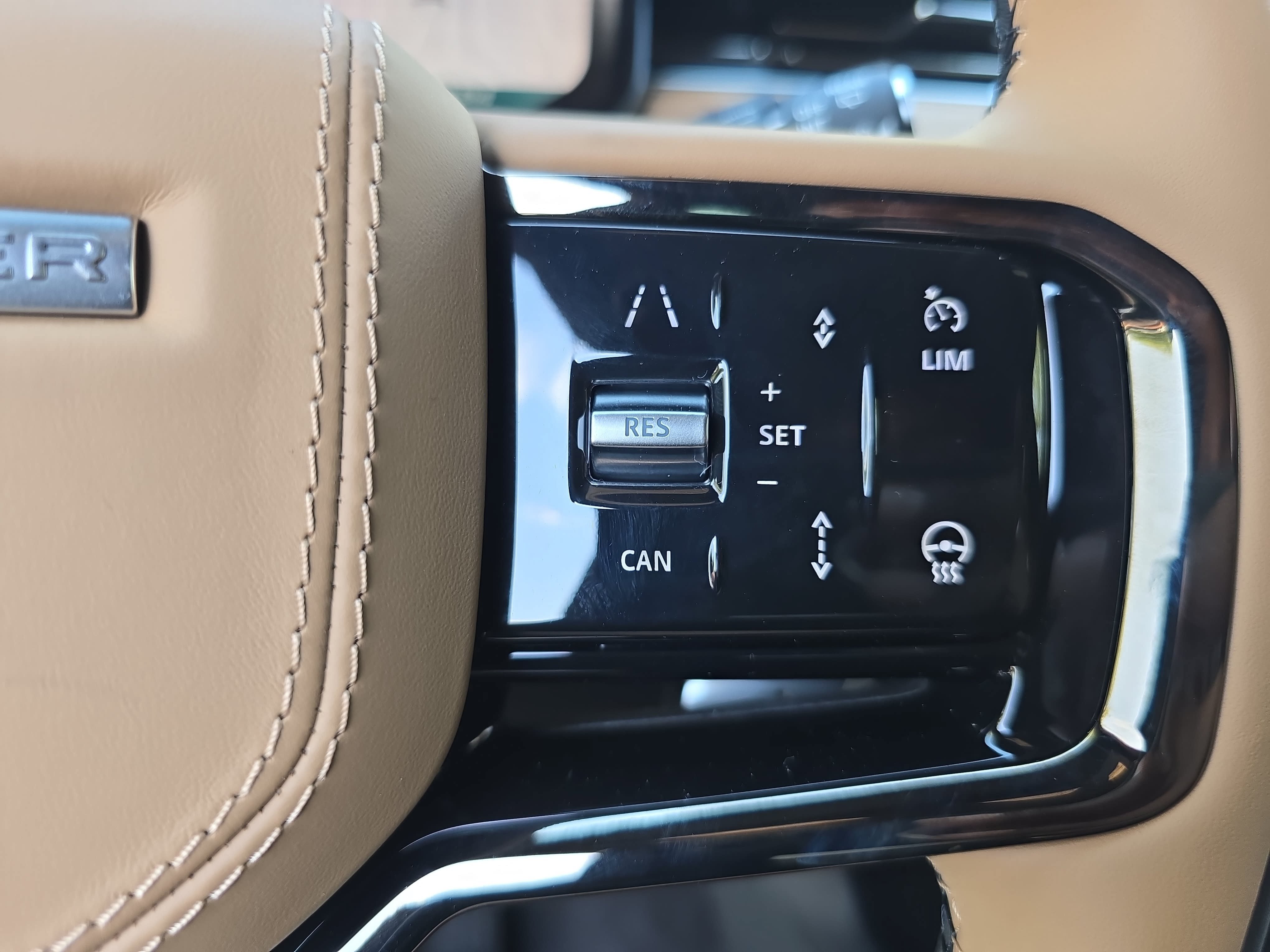 New 2026 Land Rover Range Rover Sport Dynamic SE AWD/4WD image 18