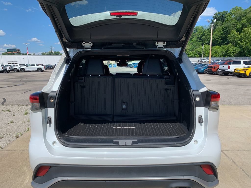 Used 2023 Toyota Highlander XSE AWD/4WD image 19