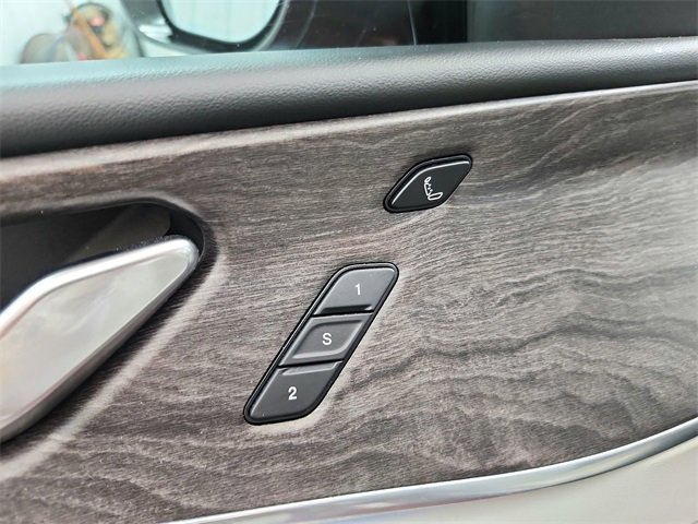 Used 2022 Jeep Grand Cherokee L Overland w/ Advanced Protech Group III image 21