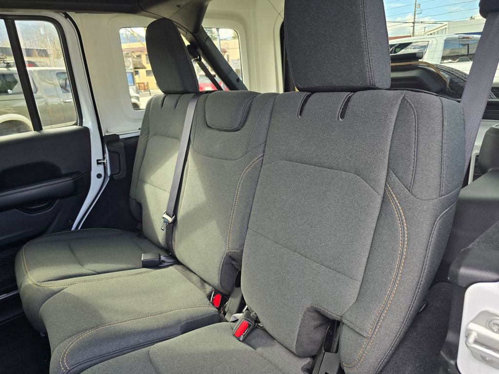 Used 2024 Jeep Wrangler Sahara image 18