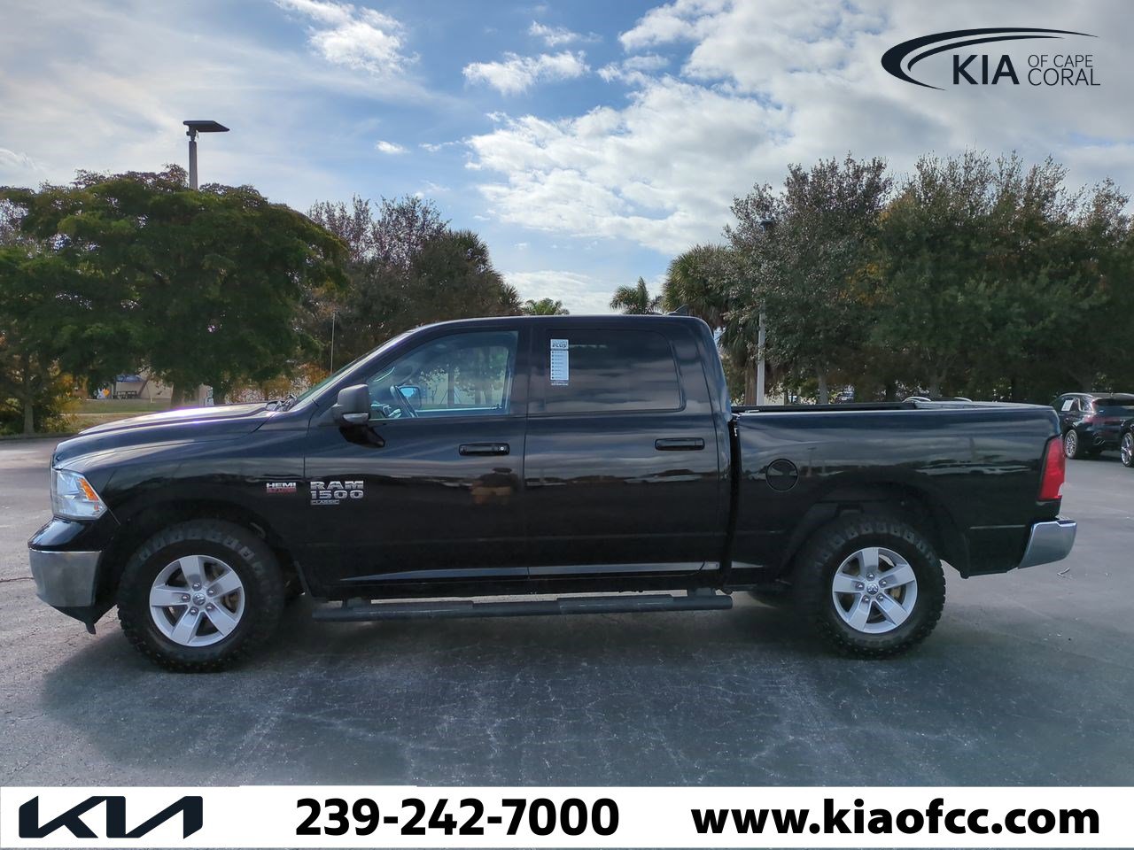 Used 2022 RAM 1500 Classic SLT w/ Electronics Convenience Group image 8