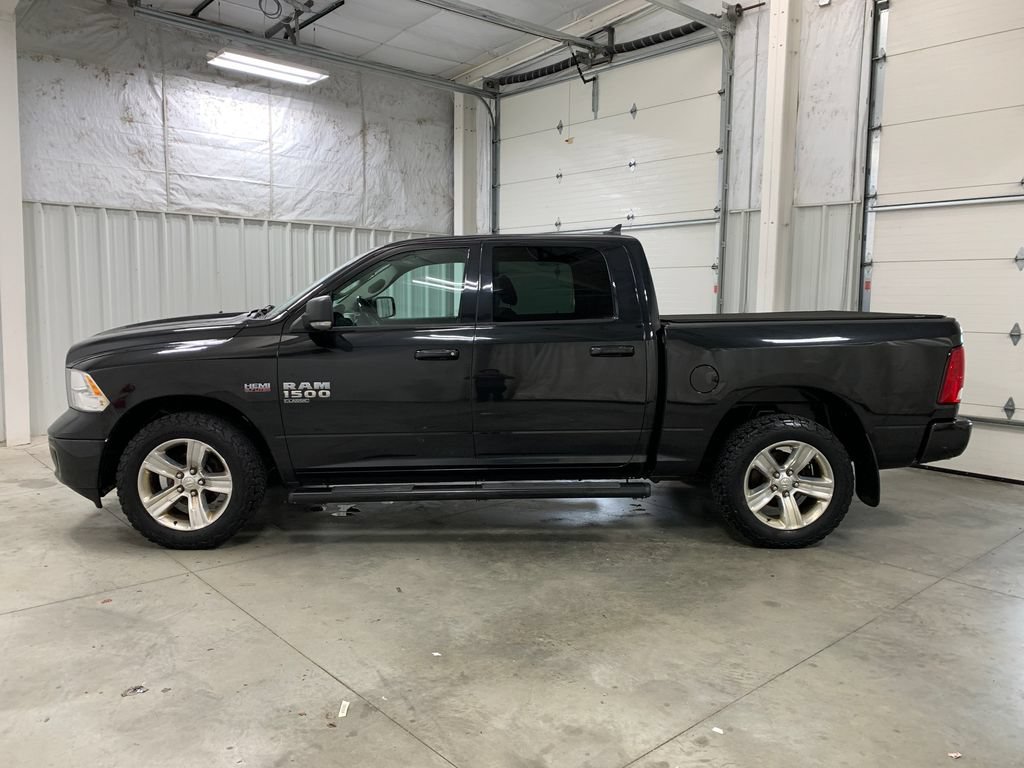 Used 2019 RAM 1500 Classic SLT w/ SLT Plus D←cor Group AWD/4WD image 4