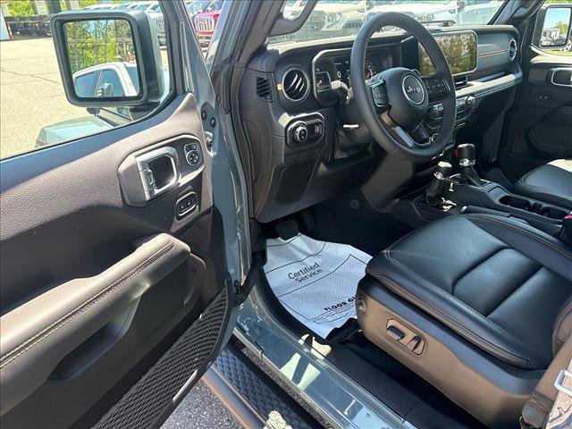 Used 2025 Jeep Gladiator Sport w/ Premium Package AWD/4WD image 11