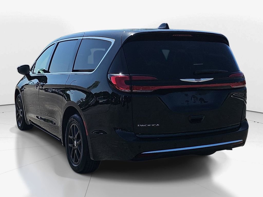 Used 2025 Chrysler Pacifica Select image 7