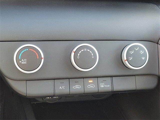 Certified 2025 Hyundai Elantra SE image 10