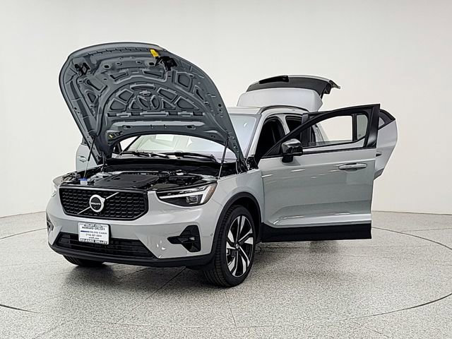New 2026 Volvo XC40 B5 Plus w/ Climate Package AWD/4WD image 9