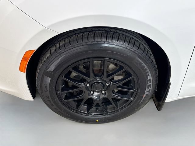 Used 2018 Chrysler Pacifica Touring-L Plus w/ Tire & Wheel Group image 33