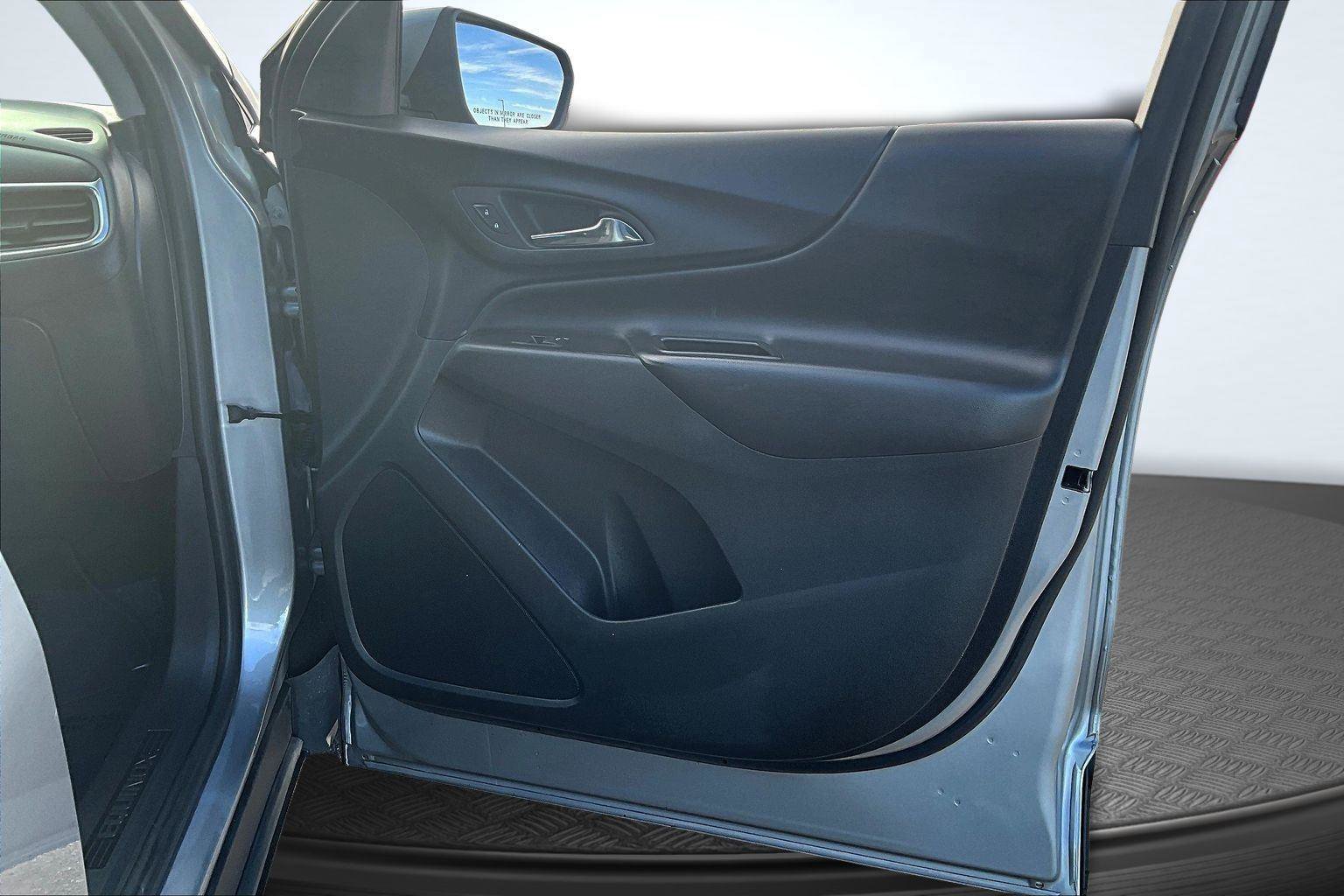 Used 2023 Chevrolet Equinox LT image 24