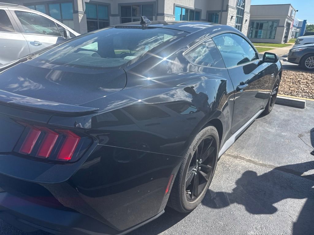Used 2025 Ford Mustang GT RWD image 4