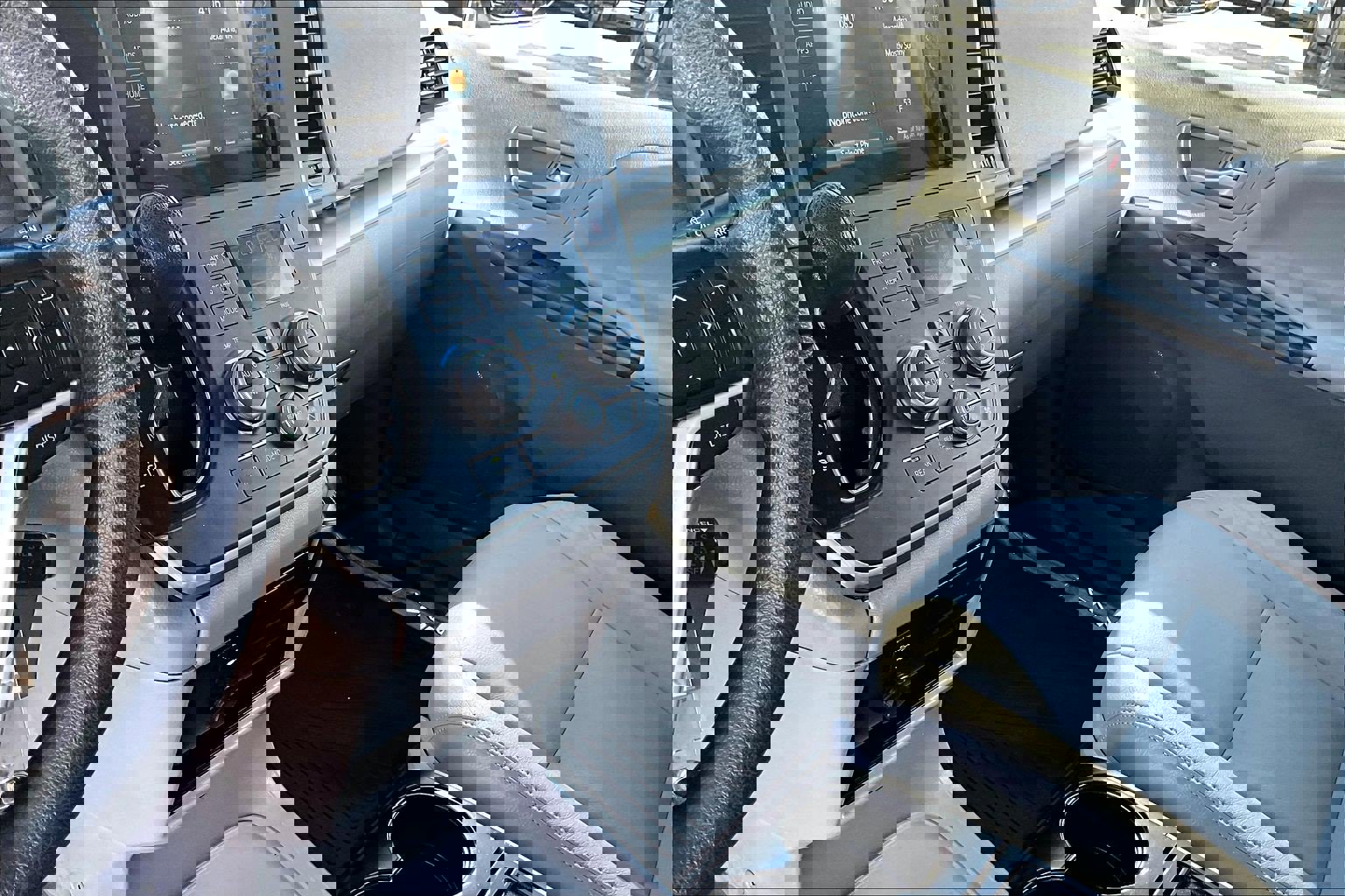 Used 2015 Toyota Sienna LE image 16