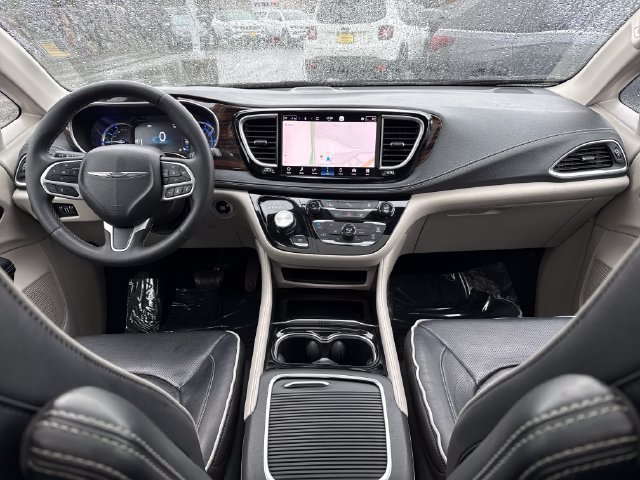Used 2023 Chrysler Pacifica Limited FWD image 8