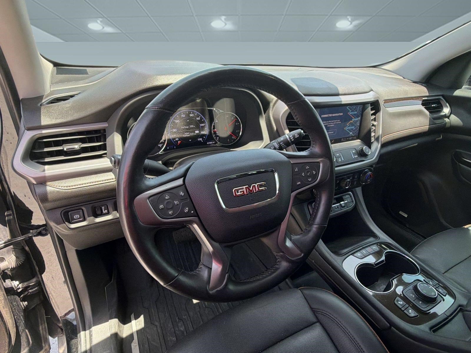 Used 2022 GMC Acadia AT4 w/ Technology Package AWD/4WD image 4