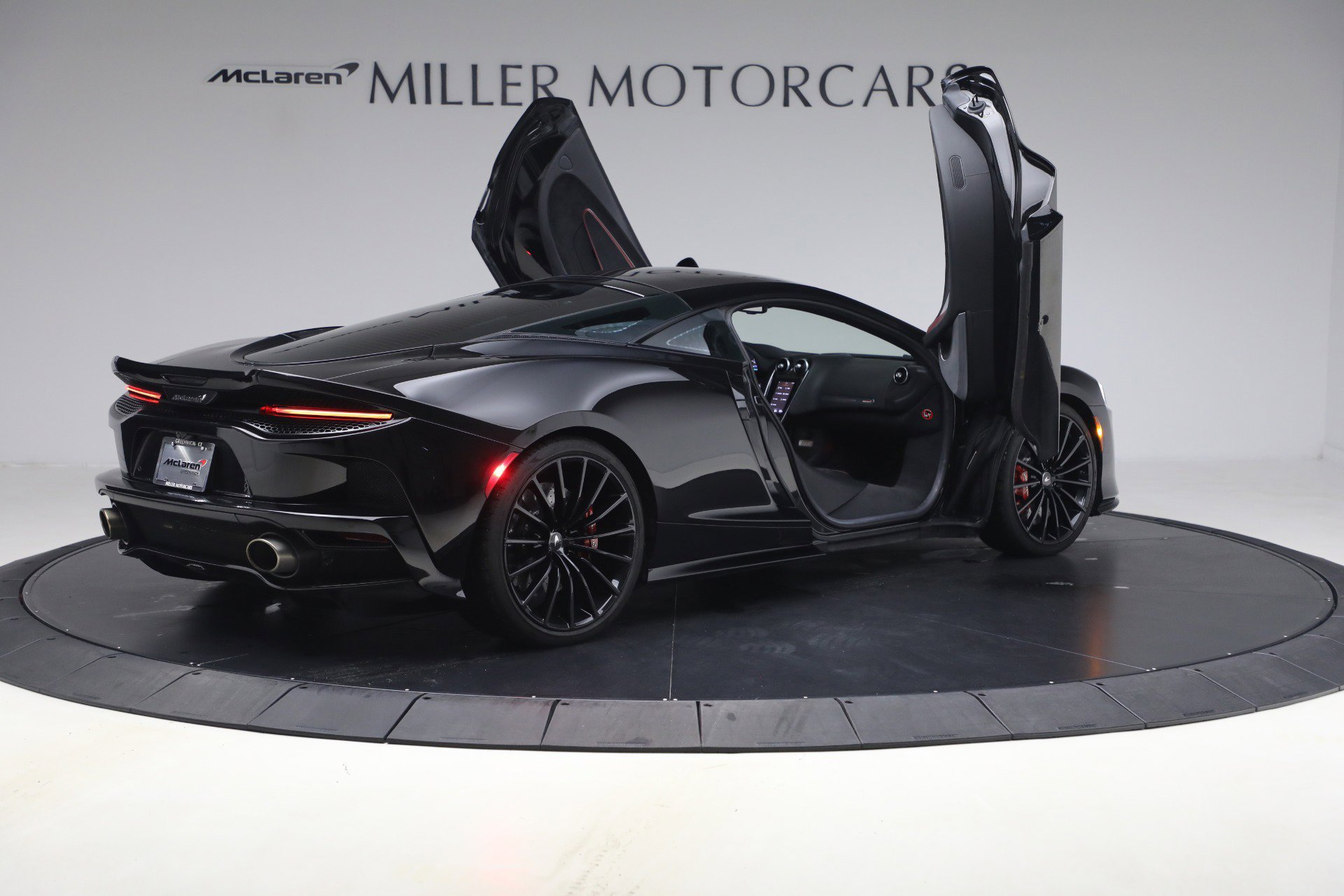 Used 2023 McLaren GT RWD image 18