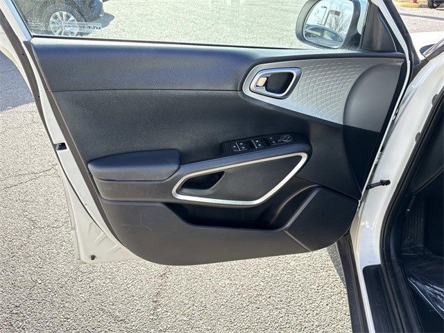 Certified 2023 Kia Soul LX w/ LX Technology Package image 13