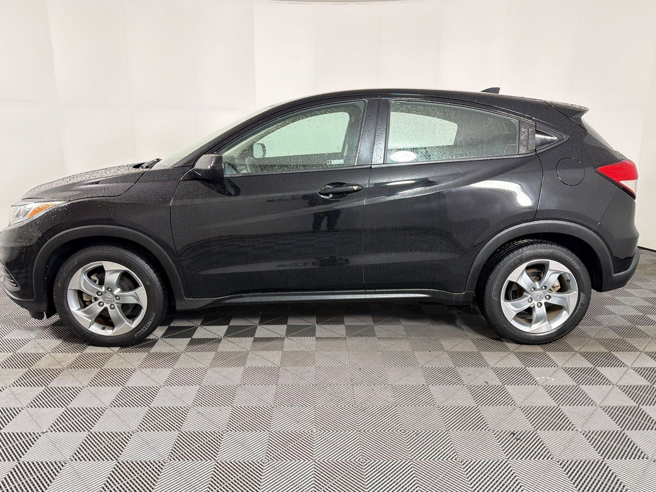 Used 2019 Honda HR-V LX image 2