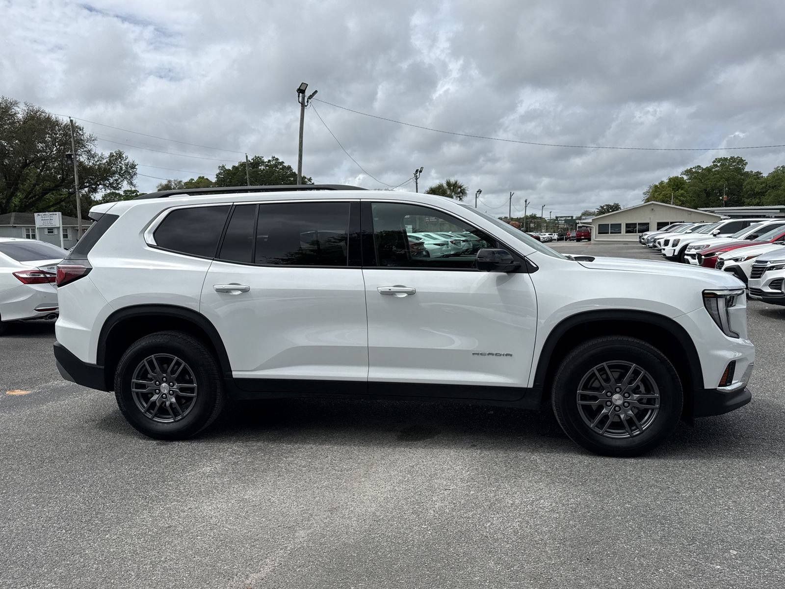 Used 2025 GMC Acadia Elevation FWD image 6