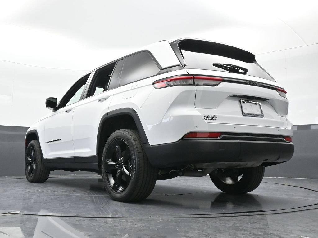 Used 2023 Jeep Grand Cherokee Altitude image 22