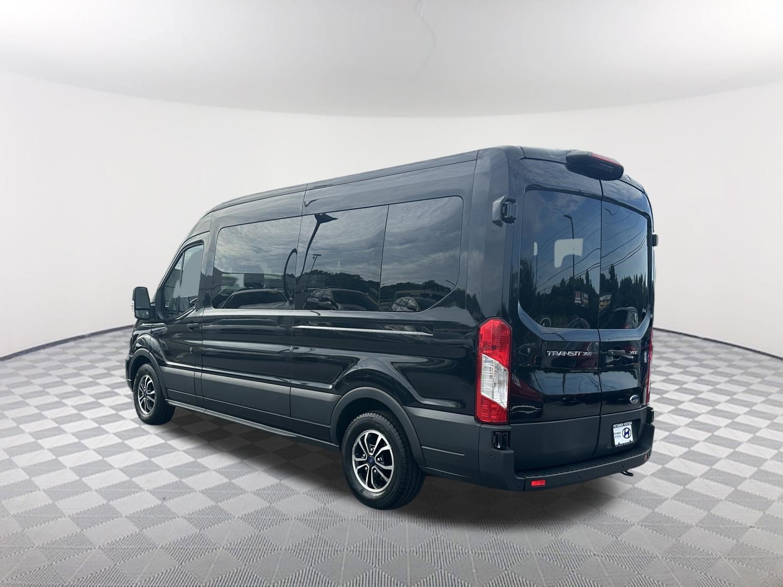 Used 2023 Ford Transit 350 XLT RWD image 7