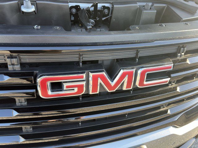 Used 2023 GMC Acadia SLE w/ Driver Convenience Package image 31