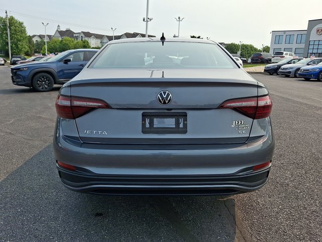 Used 2023 Volkswagen Jetta SE w/ Black Wheel Package FWD image 7